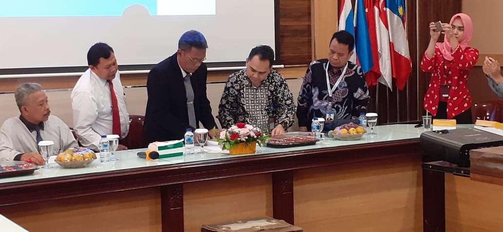 Penandatangan berita acara assesment BI Untuk beasiswa BI