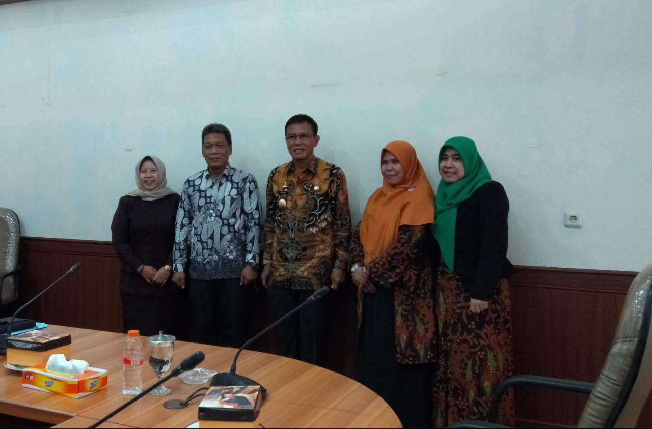 Audiensi Ketua  Tim Penyusun Raperda Kawasan Tanpa Rokok (KTR) Dr. H. Yat Rospia Brata, M.Si. (Rektor Univ  Galuh) dengan Bupati  Ciamis