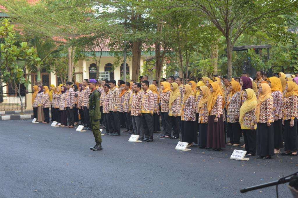 Upacara Hari Kesadaran Nasional Seluruh Civitas Akademika Universitas Galuh dan Penyerahan Penghargaan