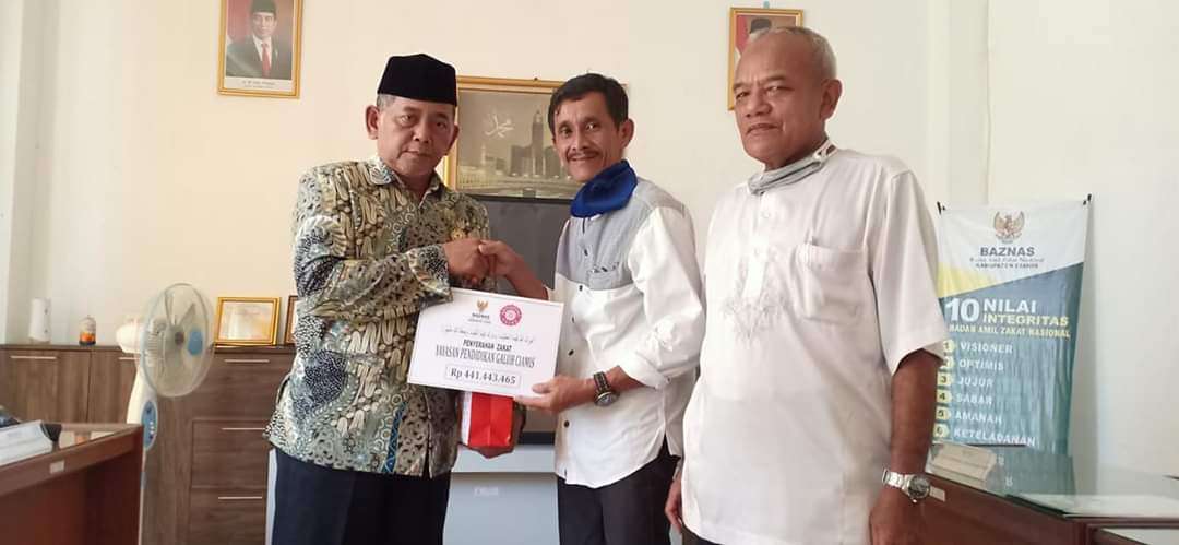 Yayasan Pendidikan Galuh Ciamis Bayar Zakat Ke Baznas